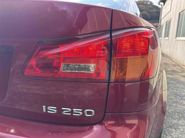 IS IS250 バージョンL ETC クリアランスソナー オートクルーズコントロール バックカメラ ナビ アルミホイール HID サンルーフ AT スマートキー 電動格納ミラー 盗難防止システム パワーシート CD MD USB(29枚目)