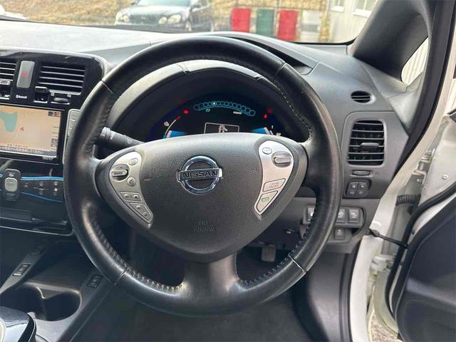 リーフ Ｇ　バックカメラ　ナビ　ＴＶ　オートクルーズコントロール　アルミホイール　スマートキー　電動格納ミラー　シートヒーター　ＣＶＴ　盗難防止システム　衝突安全ボディ　記録簿　ＡＢＳ　ＥＳＣ　ＣＤ（3枚目）