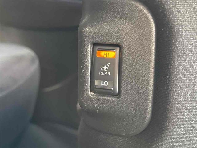 リーフ Ｇ　バックカメラ　ナビ　ＴＶ　オートクルーズコントロール　アルミホイール　スマートキー　電動格納ミラー　シートヒーター　ＣＶＴ　盗難防止システム　衝突安全ボディ　記録簿　ＡＢＳ　ＥＳＣ　ＣＤ（8枚目）