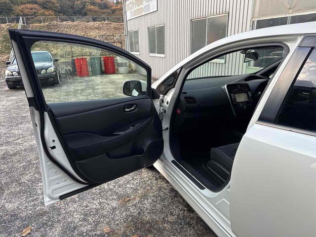 リーフ Ｇ　バックカメラ　ナビ　ＴＶ　オートクルーズコントロール　アルミホイール　スマートキー　電動格納ミラー　シートヒーター　ＣＶＴ　盗難防止システム　衝突安全ボディ　記録簿　ＡＢＳ　ＥＳＣ　ＣＤ（28枚目）