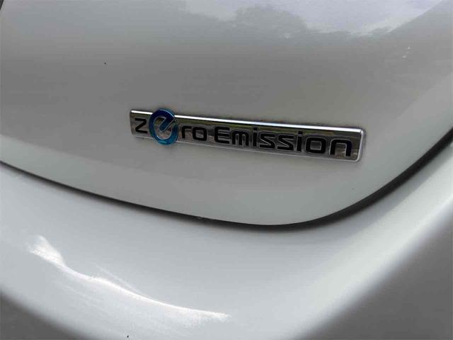 リーフ Ｇ　バックカメラ　ナビ　ＴＶ　オートクルーズコントロール　アルミホイール　スマートキー　電動格納ミラー　シートヒーター　ＣＶＴ　盗難防止システム　衝突安全ボディ　記録簿　ＡＢＳ　ＥＳＣ　ＣＤ（33枚目）