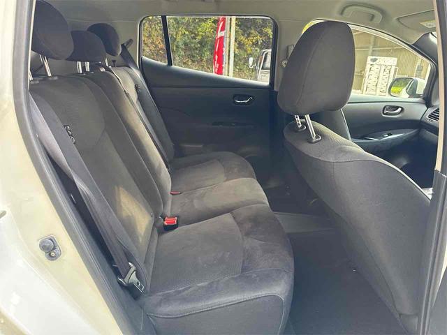 リーフ Ｇ　バックカメラ　ナビ　ＴＶ　オートクルーズコントロール　アルミホイール　スマートキー　電動格納ミラー　シートヒーター　ＣＶＴ　盗難防止システム　衝突安全ボディ　記録簿　ＡＢＳ　ＥＳＣ　ＣＤ（40枚目）