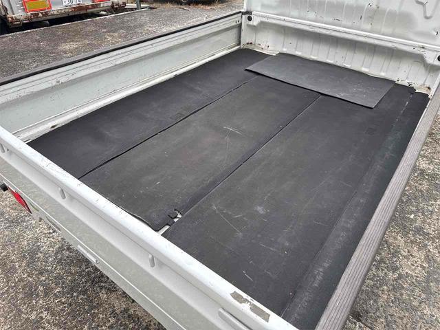 キャリイトラック KCエアコン・パワステ 軽トラック 三方開 MT エアコン パワーステアリング 記録簿(28枚目)