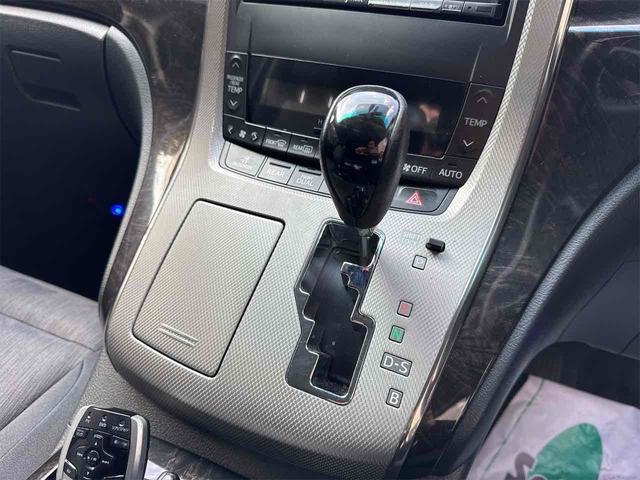 ヴェルファイアハイブリッド ZR 4WD ハイブリッド ETC バックカメラ ナビ TV 両側電動スライドドア クリアランスソナー オートクルーズコントロール オートライト HID パワーシート スマートキー 電動格納ミラー CVT(8枚目)