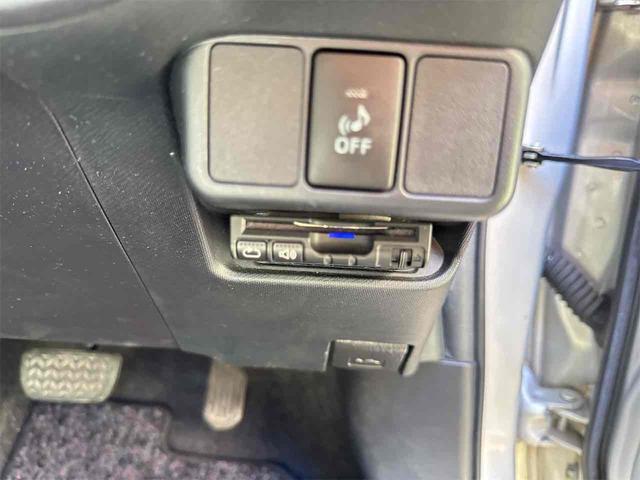 アクア Ｓ　ＥＴＣ　アルミホイール　スマートキー　電動格納ミラー　ＣＶＴ　衝突安全ボディ　ＡＢＳ　ＥＳＣ　エアコン　パワーステアリング　パワーウィンドウ（3枚目）