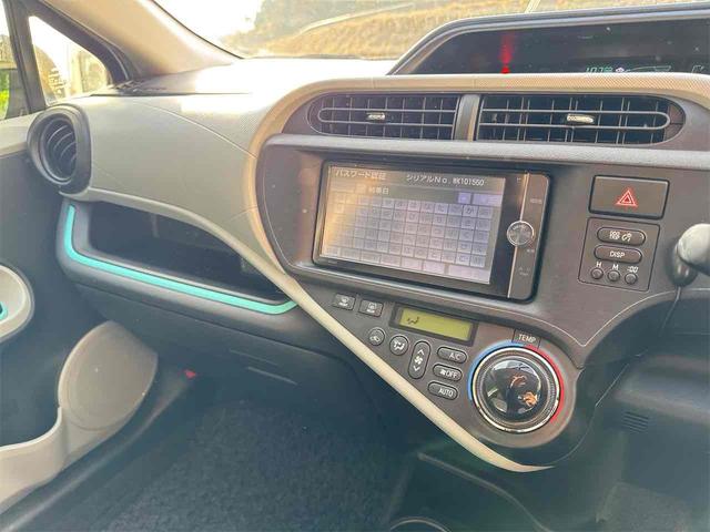 アクア Ｓ　ＥＴＣ　アルミホイール　スマートキー　電動格納ミラー　ＣＶＴ　衝突安全ボディ　ＡＢＳ　ＥＳＣ　エアコン　パワーステアリング　パワーウィンドウ（4枚目）