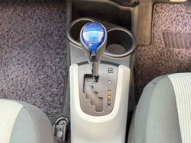 アクア Ｓ　ＥＴＣ　アルミホイール　スマートキー　電動格納ミラー　ＣＶＴ　衝突安全ボディ　ＡＢＳ　ＥＳＣ　エアコン　パワーステアリング　パワーウィンドウ（5枚目）