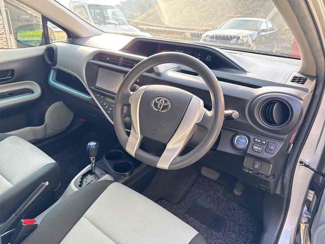 アクア Ｓ　ＥＴＣ　アルミホイール　スマートキー　電動格納ミラー　ＣＶＴ　衝突安全ボディ　ＡＢＳ　ＥＳＣ　エアコン　パワーステアリング　パワーウィンドウ（9枚目）