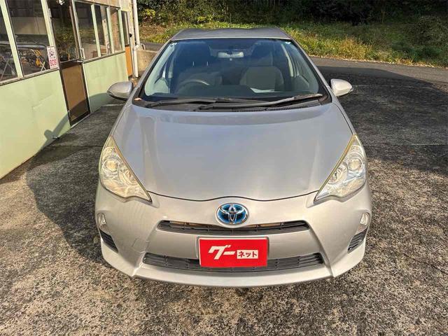 アクア Ｓ　ＥＴＣ　アルミホイール　スマートキー　電動格納ミラー　ＣＶＴ　衝突安全ボディ　ＡＢＳ　ＥＳＣ　エアコン　パワーステアリング　パワーウィンドウ（12枚目）