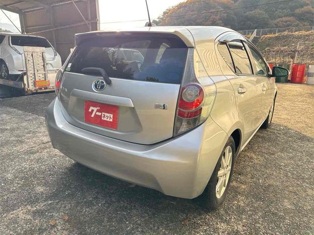 アクア Ｓ　ＥＴＣ　アルミホイール　スマートキー　電動格納ミラー　ＣＶＴ　衝突安全ボディ　ＡＢＳ　ＥＳＣ　エアコン　パワーステアリング　パワーウィンドウ（16枚目）