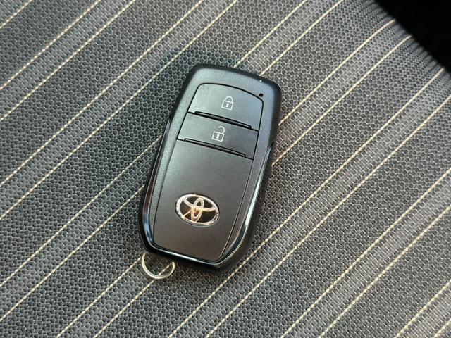 うれしいスマートキー付きです♪またスマートキーを持って全てのドアを閉め、車両から離れると自動的にドアロックされる【降車オートロック機能】を当社にてコーディングしております！