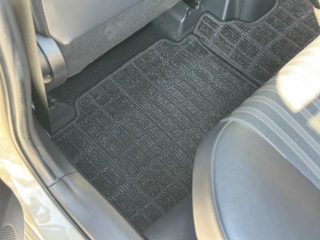 リヤシート足元です★