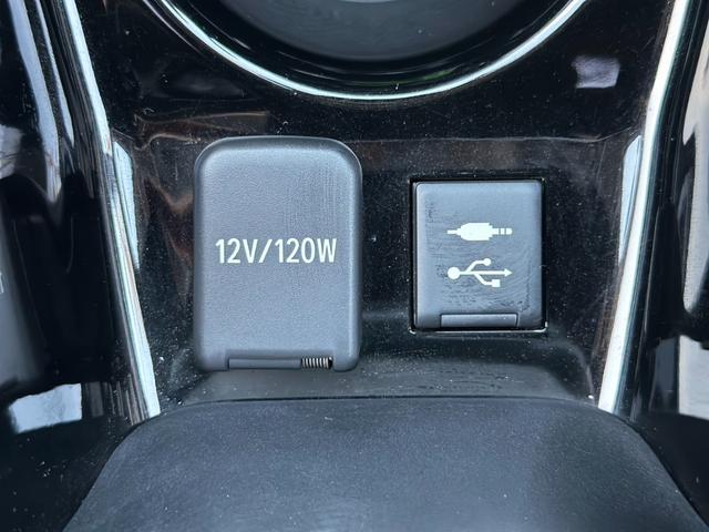 プリウス Ａプレミアム　サンルーフ　１１．６型ナビ　ＪＢＬプレミアムサウンド　ワイヤレス充電　ＩＴＳコネクト　モデリスタフルエアロ　ＴＲＤ１８インチアルミ　シートヒーター＆シートベンチレーション　リバース連動ミラー　禁煙車（9枚目）