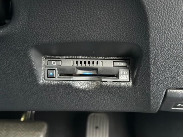 プリウス Ａプレミアム　サンルーフ　１１．６型ナビ　ＪＢＬプレミアムサウンド　ワイヤレス充電　ＩＴＳコネクト　モデリスタフルエアロ　ＴＲＤ１８インチアルミ　シートヒーター＆シートベンチレーション　リバース連動ミラー　禁煙車（18枚目）