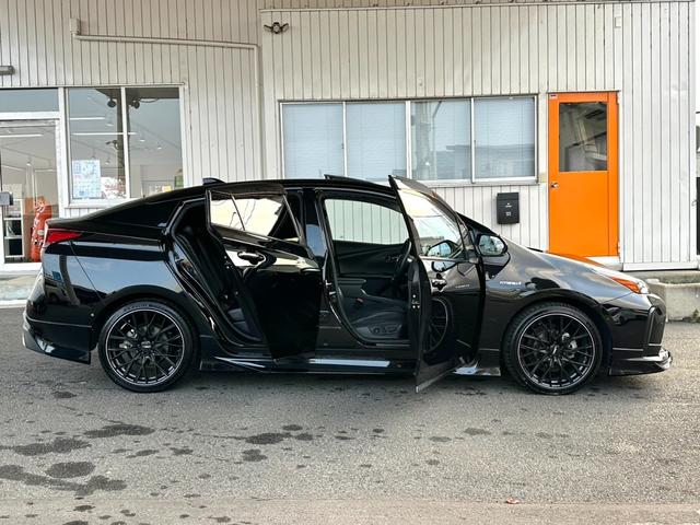 プリウス Ａプレミアム　サンルーフ　１１．６型ナビ　ＪＢＬプレミアムサウンド　ワイヤレス充電　ＩＴＳコネクト　モデリスタフルエアロ　ＴＲＤ１８インチアルミ　シートヒーター＆シートベンチレーション　リバース連動ミラー　禁煙車（29枚目）