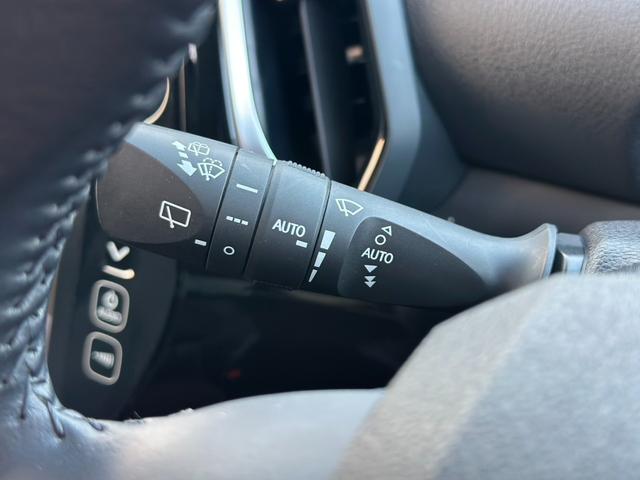 プリウス Ａプレミアム　サンルーフ　１１．６型ナビ　ＪＢＬプレミアムサウンド　ワイヤレス充電　ＩＴＳコネクト　モデリスタフルエアロ　ＴＲＤ１８インチアルミ　シートヒーター＆シートベンチレーション　リバース連動ミラー　禁煙車（53枚目）