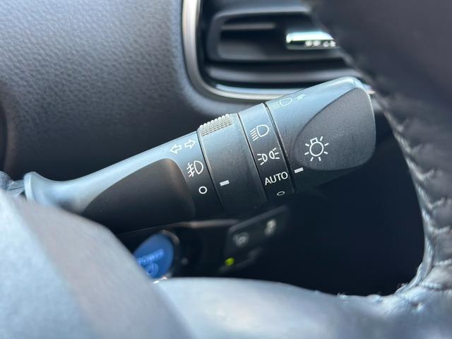 プリウス Ａプレミアム　サンルーフ　１１．６型ナビ　ＪＢＬプレミアムサウンド　ワイヤレス充電　ＩＴＳコネクト　モデリスタフルエアロ　ＴＲＤ１８インチアルミ　シートヒーター＆シートベンチレーション　リバース連動ミラー　禁煙車（54枚目）