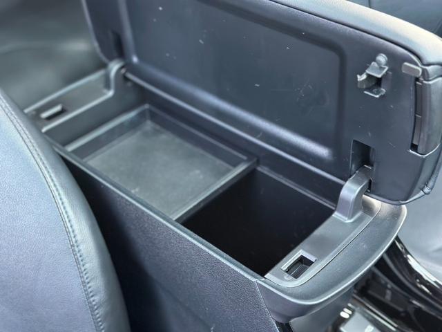 プリウス Ａプレミアム　サンルーフ　１１．６型ナビ　ＪＢＬプレミアムサウンド　ワイヤレス充電　ＩＴＳコネクト　モデリスタフルエアロ　ＴＲＤ１８インチアルミ　シートヒーター＆シートベンチレーション　リバース連動ミラー　禁煙車（61枚目）