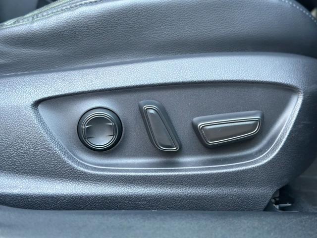 プリウス Ａプレミアム　サンルーフ　１１．６型ナビ　ＪＢＬプレミアムサウンド　ワイヤレス充電　ＩＴＳコネクト　モデリスタフルエアロ　ＴＲＤ１８インチアルミ　シートヒーター＆シートベンチレーション　リバース連動ミラー　禁煙車（66枚目）