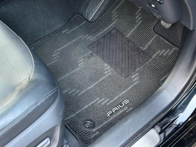 プリウス Ａプレミアム　サンルーフ　１１．６型ナビ　ＪＢＬプレミアムサウンド　ワイヤレス充電　ＩＴＳコネクト　モデリスタフルエアロ　ＴＲＤ１８インチアルミ　シートヒーター＆シートベンチレーション　リバース連動ミラー　禁煙車（67枚目）