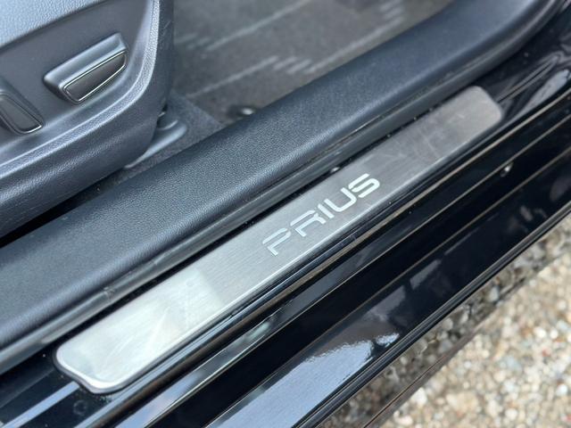 プリウス Ａプレミアム　サンルーフ　１１．６型ナビ　ＪＢＬプレミアムサウンド　ワイヤレス充電　ＩＴＳコネクト　モデリスタフルエアロ　ＴＲＤ１８インチアルミ　シートヒーター＆シートベンチレーション　リバース連動ミラー　禁煙車（68枚目）