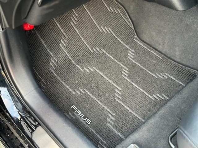 プリウス Ａプレミアム　サンルーフ　１１．６型ナビ　ＪＢＬプレミアムサウンド　ワイヤレス充電　ＩＴＳコネクト　モデリスタフルエアロ　ＴＲＤ１８インチアルミ　シートヒーター＆シートベンチレーション　リバース連動ミラー　禁煙車（74枚目）