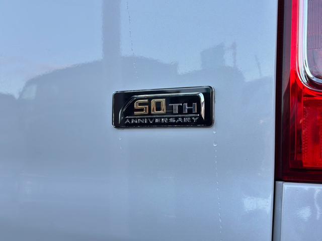 ハイエースバン スーパーＧＬ　５０ＴＨ　アニバーサリーリミテッド　ガソリンモデル　寒冷地仕様　リヤフォグランプ　ＴＲＤフルエアロ　パワースライドドア　フローティングナビ　ＴＶ　バックカメラ　ＥＴＣ　スマートキー　トヨタセーフティセンス　リヤコーナーセンサー　禁煙車（19枚目）