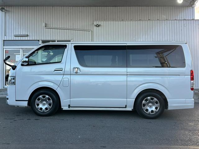 ハイエースバン スーパーＧＬ　５０ＴＨ　アニバーサリーリミテッド　ガソリンモデル　寒冷地仕様　リヤフォグランプ　ＴＲＤフルエアロ　パワースライドドア　フローティングナビ　ＴＶ　バックカメラ　ＥＴＣ　スマートキー　トヨタセーフティセンス　リヤコーナーセンサー　禁煙車（22枚目）