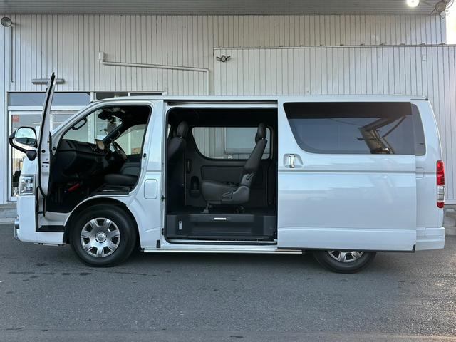 ハイエースバン スーパーＧＬ　５０ＴＨ　アニバーサリーリミテッド　ガソリンモデル　寒冷地仕様　リヤフォグランプ　ＴＲＤフルエアロ　パワースライドドア　フローティングナビ　ＴＶ　バックカメラ　ＥＴＣ　スマートキー　トヨタセーフティセンス　リヤコーナーセンサー　禁煙車（23枚目）