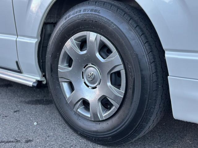 ハイエースバン スーパーＧＬ　５０ＴＨ　アニバーサリーリミテッド　ガソリンモデル　寒冷地仕様　リヤフォグランプ　ＴＲＤフルエアロ　パワースライドドア　フローティングナビ　ＴＶ　バックカメラ　ＥＴＣ　スマートキー　トヨタセーフティセンス　リヤコーナーセンサー　禁煙車（37枚目）