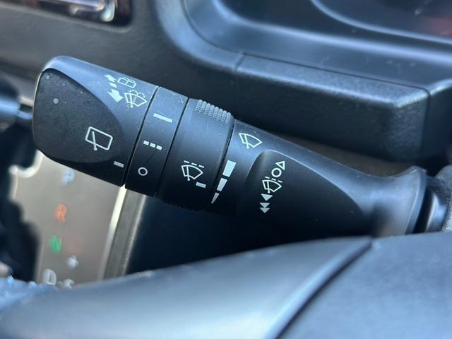 ハイエースバン スーパーＧＬ　５０ＴＨ　アニバーサリーリミテッド　ガソリンモデル　寒冷地仕様　リヤフォグランプ　ＴＲＤフルエアロ　パワースライドドア　フローティングナビ　ＴＶ　バックカメラ　ＥＴＣ　スマートキー　トヨタセーフティセンス　リヤコーナーセンサー　禁煙車（44枚目）