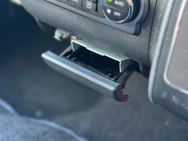 ハイエースバン スーパーＧＬ　５０ＴＨ　アニバーサリーリミテッド　ガソリンモデル　寒冷地仕様　リヤフォグランプ　ＴＲＤフルエアロ　パワースライドドア　フローティングナビ　ＴＶ　バックカメラ　ＥＴＣ　スマートキー　トヨタセーフティセンス　リヤコーナーセンサー　禁煙車（51枚目）