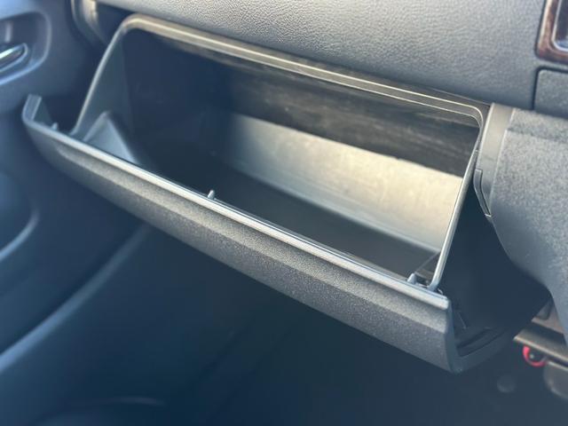 ハイエースバン スーパーＧＬ　５０ＴＨ　アニバーサリーリミテッド　ガソリンモデル　寒冷地仕様　リヤフォグランプ　ＴＲＤフルエアロ　パワースライドドア　フローティングナビ　ＴＶ　バックカメラ　ＥＴＣ　スマートキー　トヨタセーフティセンス　リヤコーナーセンサー　禁煙車（53枚目）