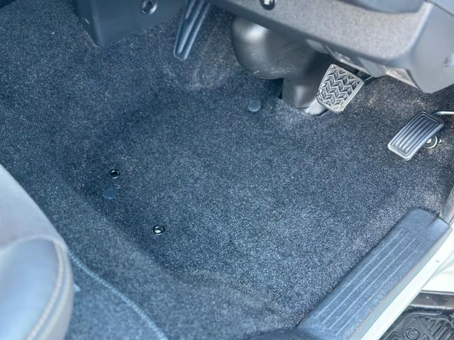 ハイエースバン スーパーＧＬ　５０ＴＨ　アニバーサリーリミテッド　ガソリンモデル　寒冷地仕様　リヤフォグランプ　ＴＲＤフルエアロ　パワースライドドア　フローティングナビ　ＴＶ　バックカメラ　ＥＴＣ　スマートキー　トヨタセーフティセンス　リヤコーナーセンサー　禁煙車（55枚目）