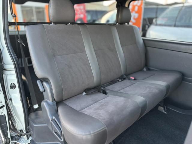 ハイエースバン スーパーＧＬ　５０ＴＨ　アニバーサリーリミテッド　ガソリンモデル　寒冷地仕様　リヤフォグランプ　ＴＲＤフルエアロ　パワースライドドア　フローティングナビ　ＴＶ　バックカメラ　ＥＴＣ　スマートキー　トヨタセーフティセンス　リヤコーナーセンサー　禁煙車（56枚目）