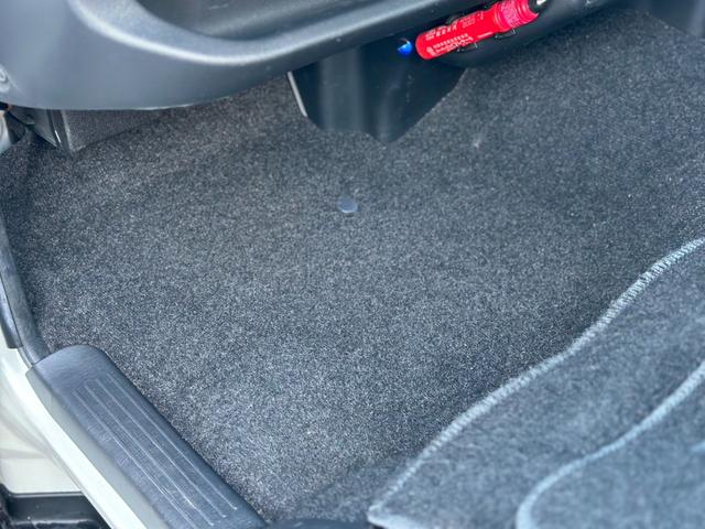 ハイエースバン スーパーＧＬ　５０ＴＨ　アニバーサリーリミテッド　ガソリンモデル　寒冷地仕様　リヤフォグランプ　ＴＲＤフルエアロ　パワースライドドア　フローティングナビ　ＴＶ　バックカメラ　ＥＴＣ　スマートキー　トヨタセーフティセンス　リヤコーナーセンサー　禁煙車（65枚目）