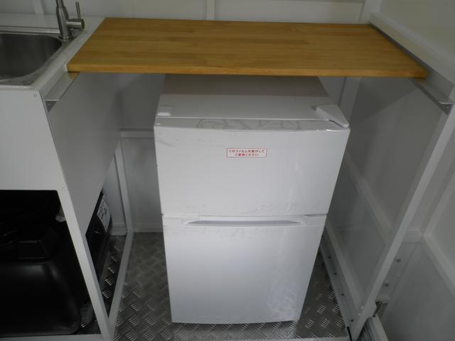 ＫＣエアコン・パワステ　トリパル拡張型キッチンカーー　１００Ｌ給排水　ポータブルバッテリー　冷蔵庫　外部電源供給(10枚目)