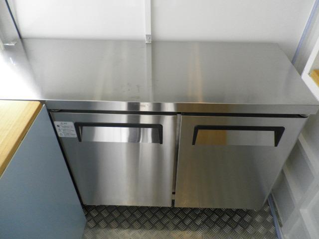 キャリイトラック ＫＣエアコン・パワステ　８ナンバー登録　コールドテーブル冷蔵庫　収納棚　作業テーブル　外部電源　セーフティサポート（7枚目）