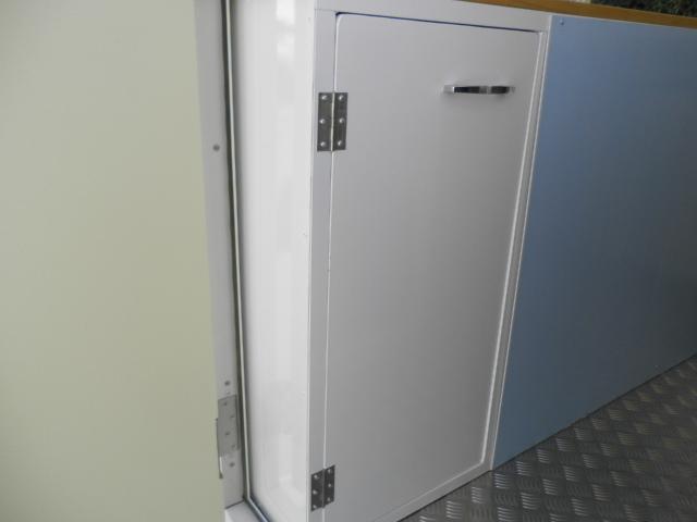 キャリイトラック ＫＣエアコン・パワステ　８ナンバー登録　コールドテーブル冷蔵庫　収納棚　作業テーブル　外部電源　セーフティサポート（8枚目）