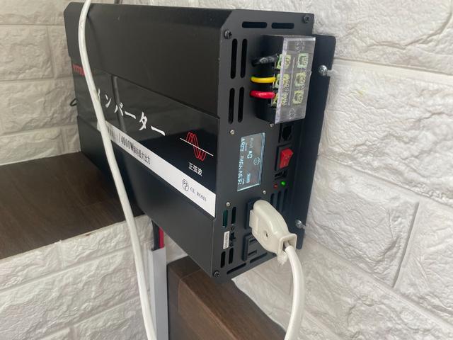 キャリイトラック 　トリパル　キャンピング　走行充電　ソーラーパネル　１００ａｈサブバッテリー　外部電源（9枚目）