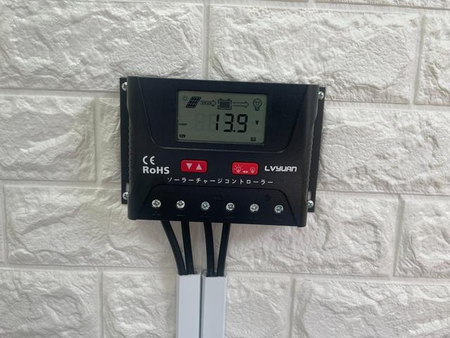 キャリイトラック 　トリパル　キャンピング　走行充電　ソーラーパネル　１００ａｈサブバッテリー　外部電源（10枚目）