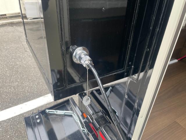 キャリイトラック 　トリパル　キャンピング　走行充電　ソーラーパネル　１００ａｈサブバッテリー　外部電源（14枚目）