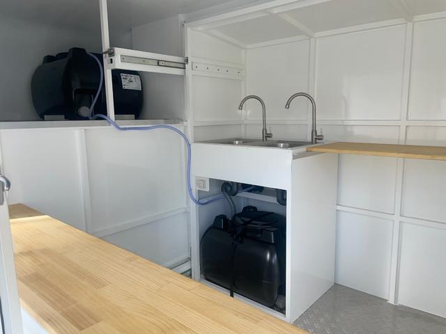 キャリイトラック 　トリパルキッチンカー　拡張型　２槽シンク　１００Ｌ給排水タンク　外部電源　　作業テーブル　ＥＴＣ（5枚目）