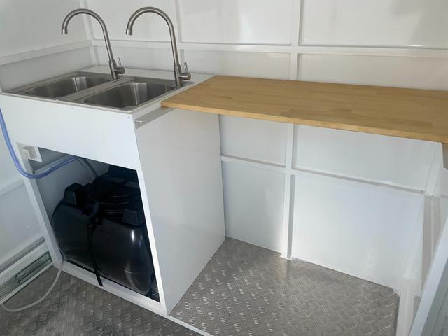 キャリイトラック 　トリパルキッチンカー　拡張型　２槽シンク　１００Ｌ給排水タンク　外部電源　　作業テーブル　ＥＴＣ（8枚目）