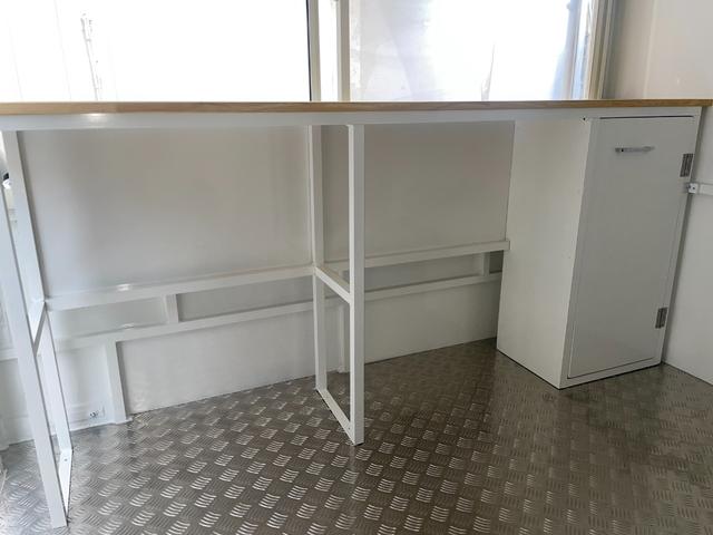 キャリイトラック 　トリパルキッチンカー　拡張型　２槽シンク　１００Ｌ給排水タンク　外部電源　　作業テーブル　ＥＴＣ（9枚目）