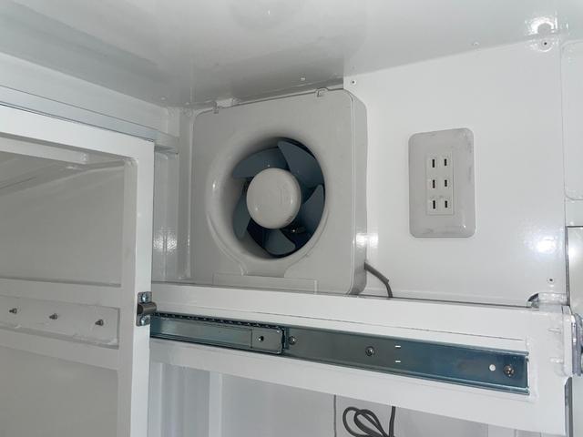 キャリイトラック 　トリパルキッチンカー　拡張型　２槽シンク　１００Ｌ給排水タンク　外部電源　　作業テーブル　ＥＴＣ（10枚目）