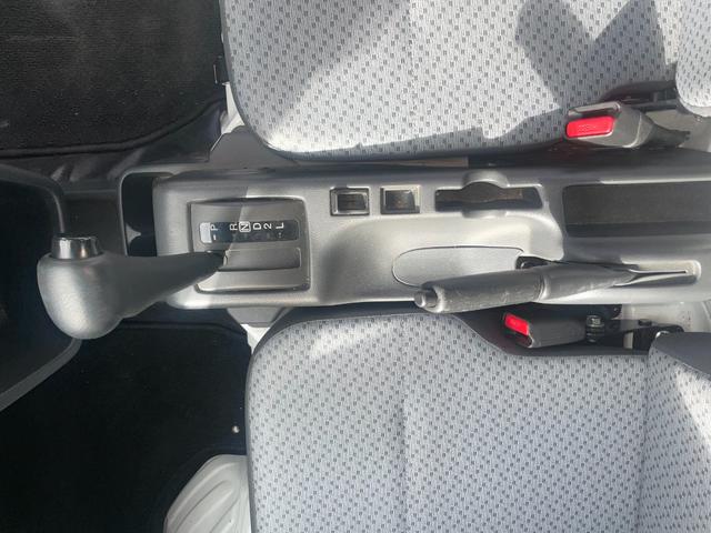 キャリイトラック 　トリパルキッチンカー　拡張型　２槽シンク　１００Ｌ給排水タンク　外部電源　　作業テーブル　ＥＴＣ（24枚目）