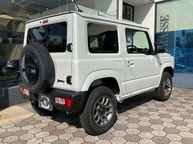 タイヤ交換などの整備がしやすい台形ホイールアーチ。