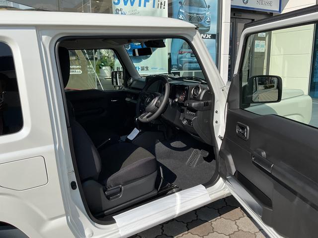 最適なドライビングポジションを作り出せるよう、３５ｍｍの幅で調整できるチルトステアリングを装備。