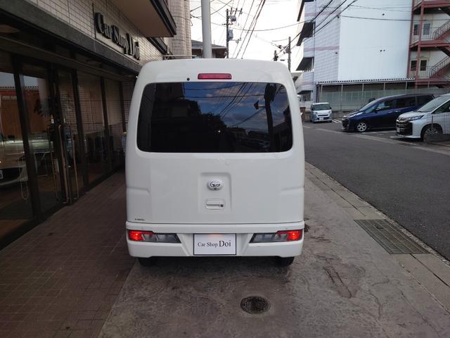 ハイゼットカーゴ スペシャルSAIII 10インチディスプレーオーディオ・Bluetooth・バックカメラ・LEDライト・オートライト・オートハイビーム・アイドリングSTOP・衝突軽減ブレーキ・車線逸脱警報・リヤソナー・キーレス&スペア(3枚目)